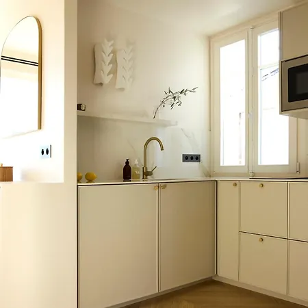 Apartamento After B00klng Need Scаn Qr-c0dе --overlook Arc De Triomphe *